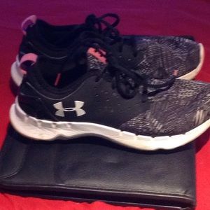 under amour womem shoes great condition
